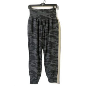 Athleta Size S Gray Salutation Camo Jogger Workout Yoga Athletic